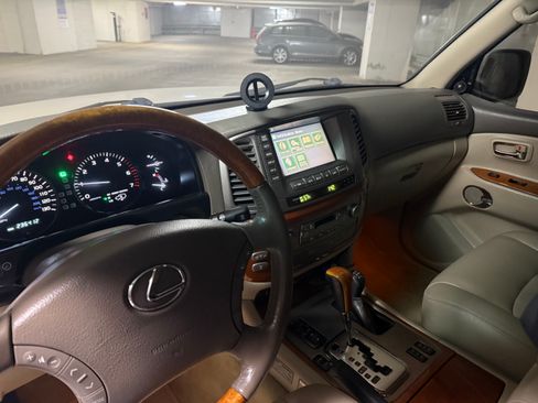 Used 2005 Lexus LX 470 4WD image 12
