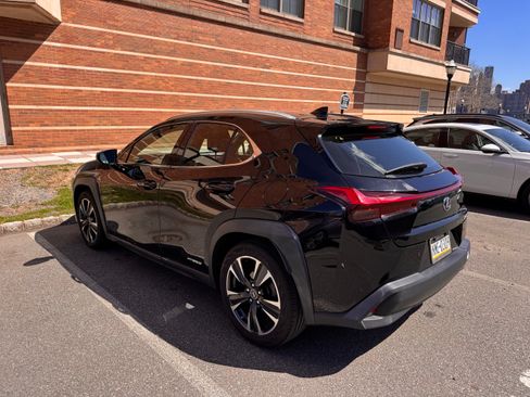 Used 2020 Lexus UX 250h w/ Premium Package image 4