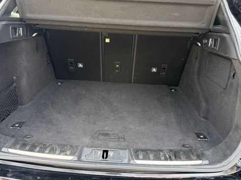 Used 2019 Jaguar F-PACE Premium image 16