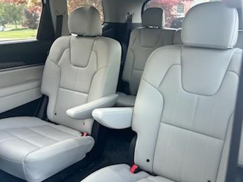 Used 2025 Kia Telluride EX w/ EX Captain's Chair Package image 10