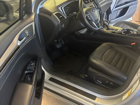 Used 2016 Ford Fusion SE w/ Equipment Group 202A image 16