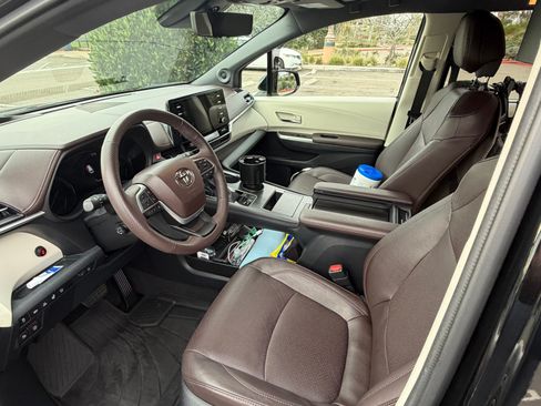 Used 2022 Toyota Sienna Platinum image 15