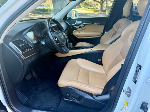 Used 2016 Volvo XC90 T6 Momentum image 12