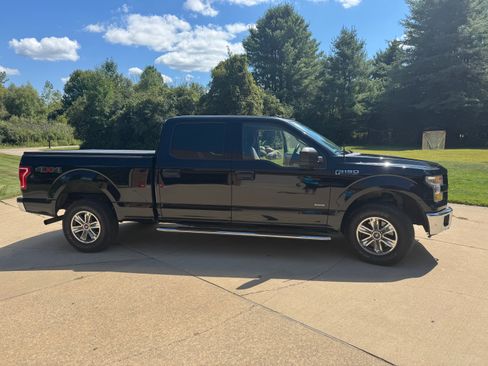 Used 2017 Ford F150 XLT w/ Max Trailer Tow Package image 4