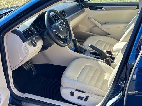 Used 2018 Volkswagen Passat 3.6 SEL Premium image 9