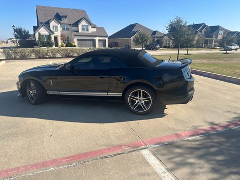 Used 2010 Ford Mustang Shelby GT500 image 2