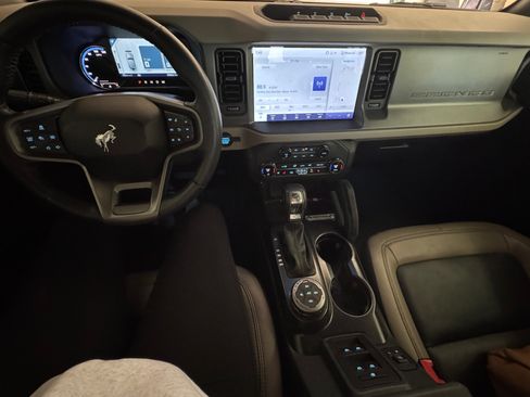 Used 2024 Ford Bronco Wildtrak image 10