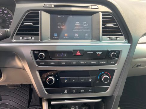 Used 2017 Hyundai Sonata SE image 5