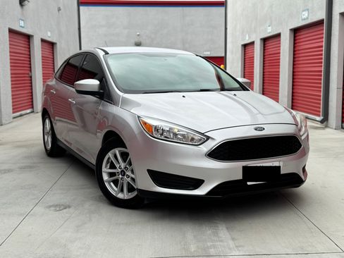 Used 2018 Ford Focus SE FWD image 2
