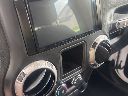 Used 2016 Jeep Wrangler Unlimited Sport AWD/4WD image 10
