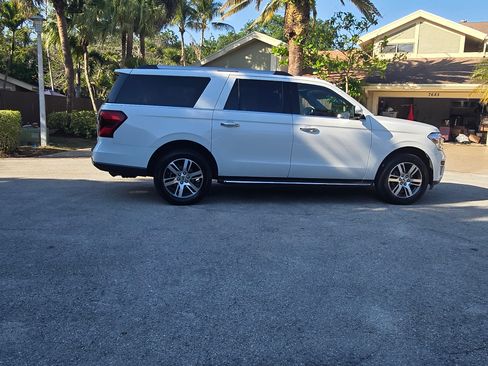 Used 2023 Ford Expedition Max Limited image 17