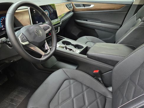 Used 2024 Volkswagen Atlas SE image 4