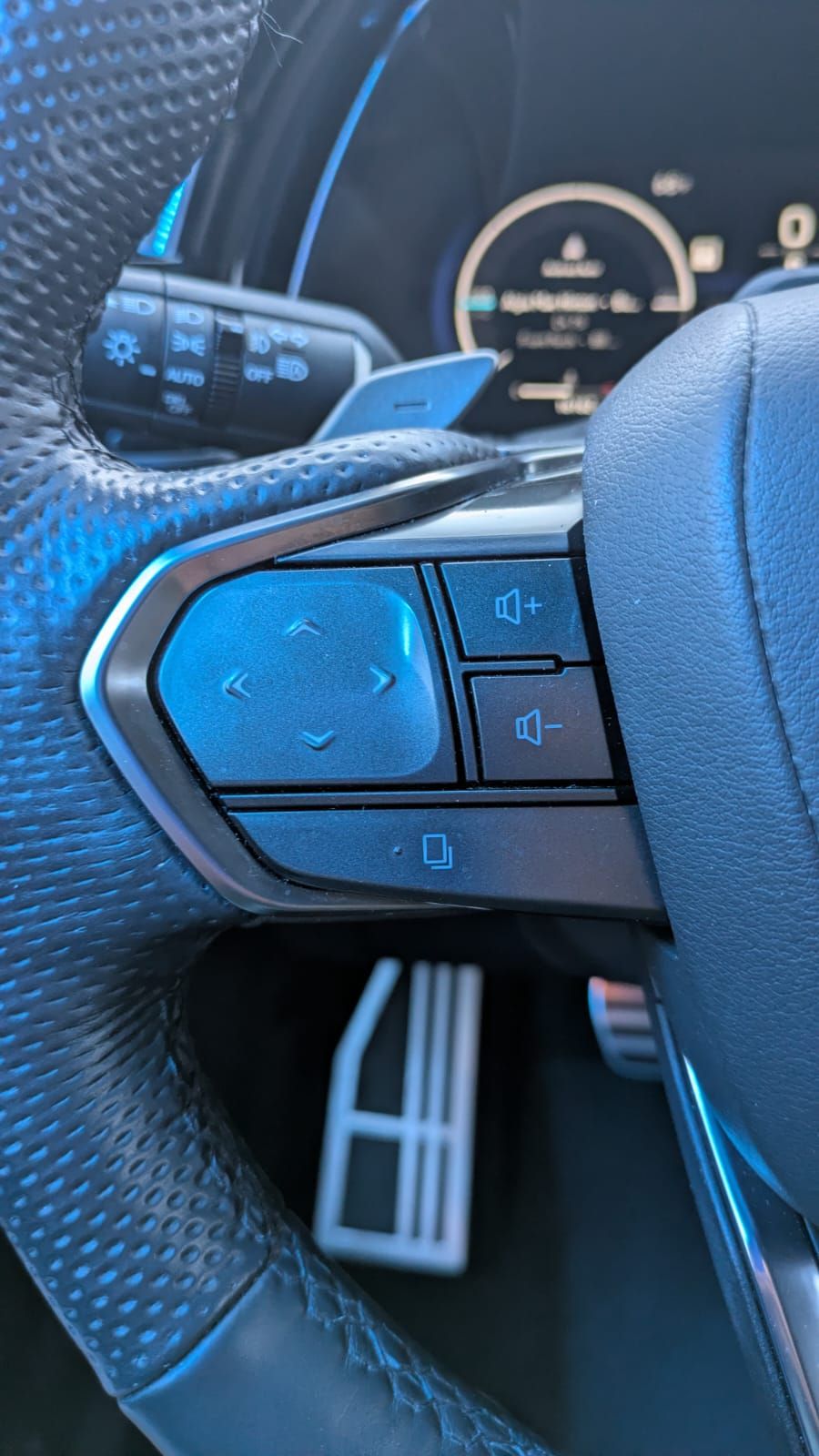 Used 2024 Lexus TX 500h AWD w/ Technology Package image 16