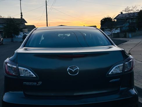 Used 2013 MAZDA MAZDA3 i Touring w/ Preferred Equipment Pkg image 9