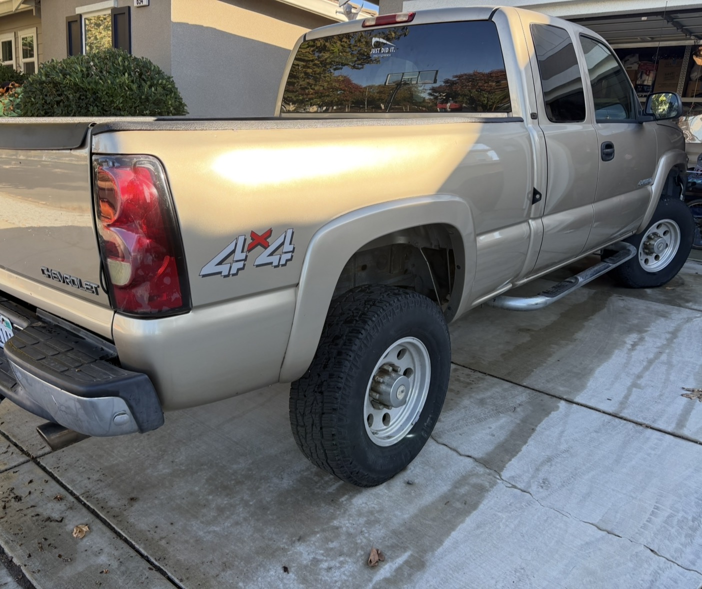Used 2004 Chevrolet Silverado 2500 LT w/ Skid Plate Package AWD/4WD image 8
