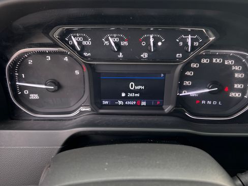 Used 2022 GMC Sierra 2500 SLE w/ Preferred Package AWD/4WD image 18