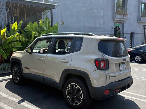 Used 2015 Jeep Renegade Trailhawk w/ Premium Leather Group AWD/4WD image 5