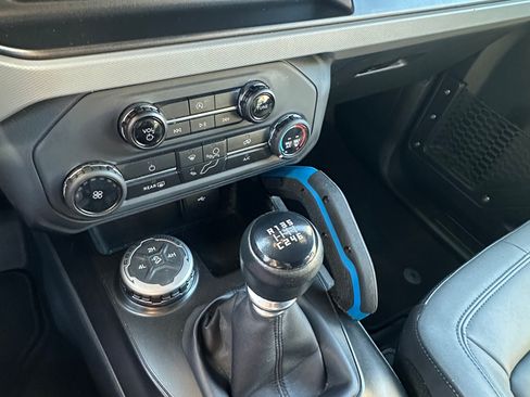 Used 2022 Ford Bronco Black Diamond image 11