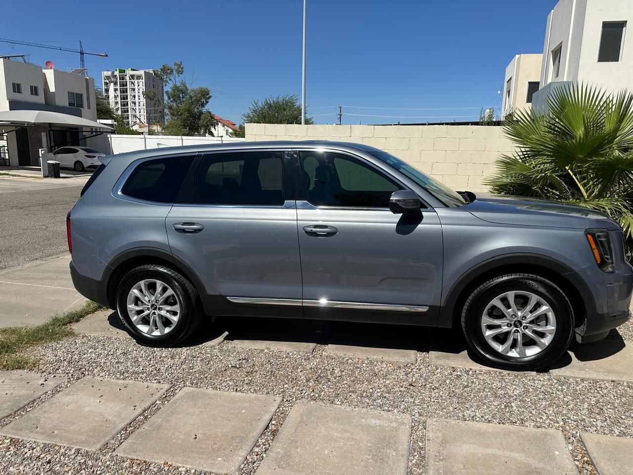 Used 2020 Kia Telluride LX FWD image 4