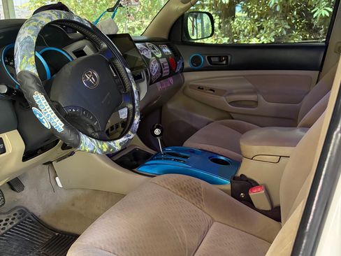 Used 2010 Toyota Tacoma PreRunner RWD image 9