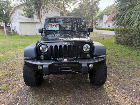 Used 2014 Jeep Wrangler Unlimited Rubicon w/ Connectivity Group AWD/4WD image 5