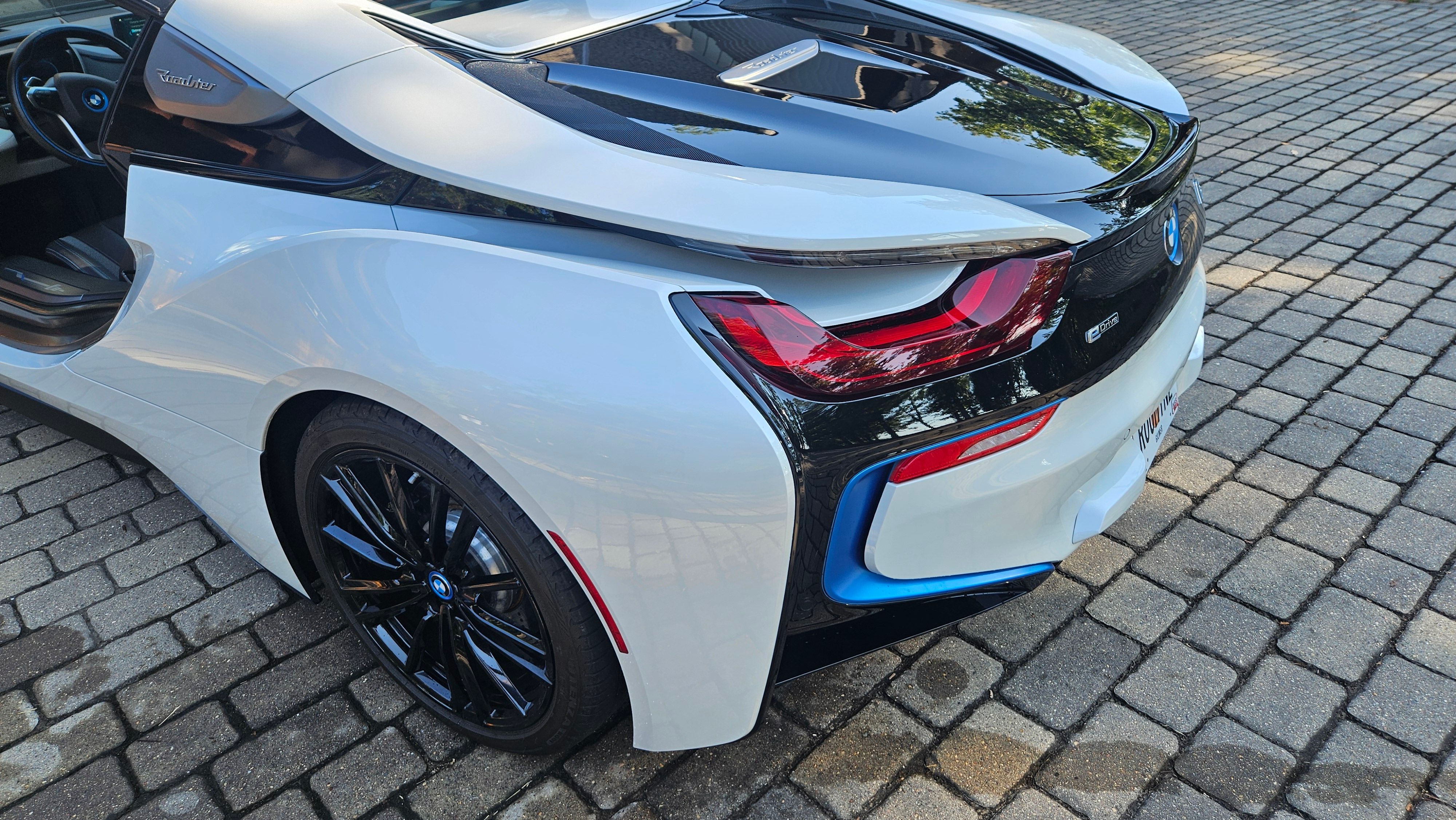 Used 2019 BMW i8 Roadster AWD/4WD image 8
