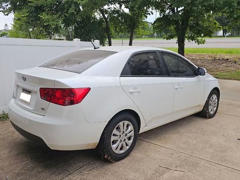 Used 2011 Kia Forte EX image 4