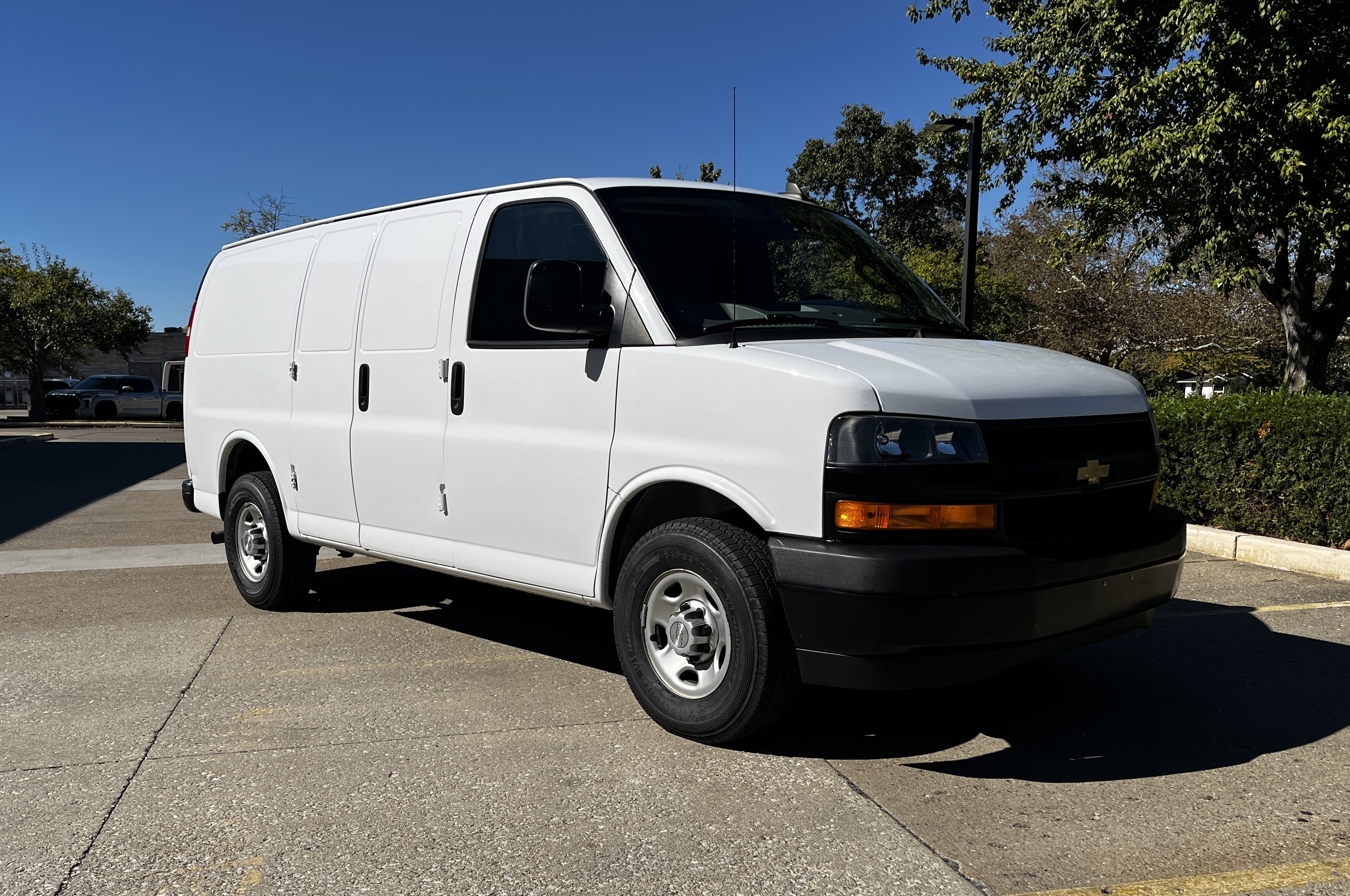 Used 2019 Chevrolet Express 2500 w/ Driver Convenience Package RWD image 1