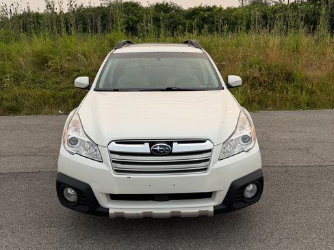 Used 2014 Subaru Outback 3.6R Limited w/ Moonroof Package AWD/4WD image 2