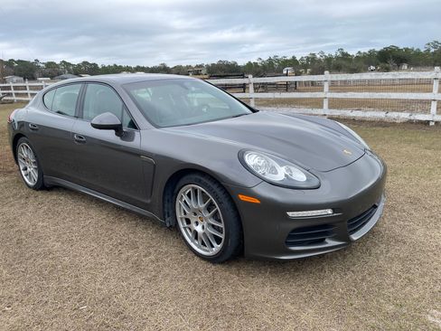 Used 2016 Porsche Panamera image 9