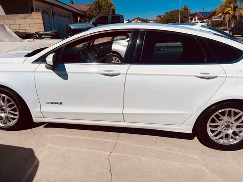 Used 2019 Ford Fusion SE image 9