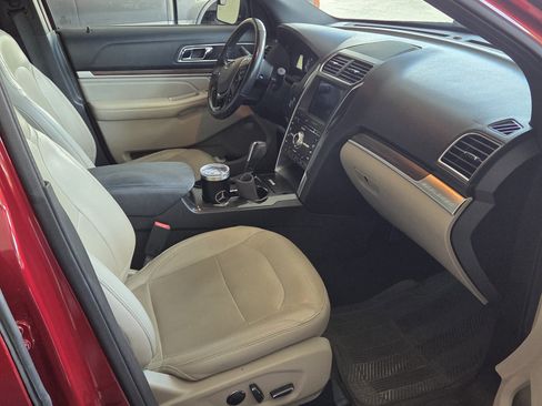 Used 2018 Ford Explorer Limited image 6