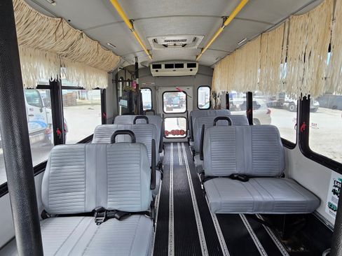 Used 2015 Chevrolet Express 4500 w/ Shuttle Bus Package image 17