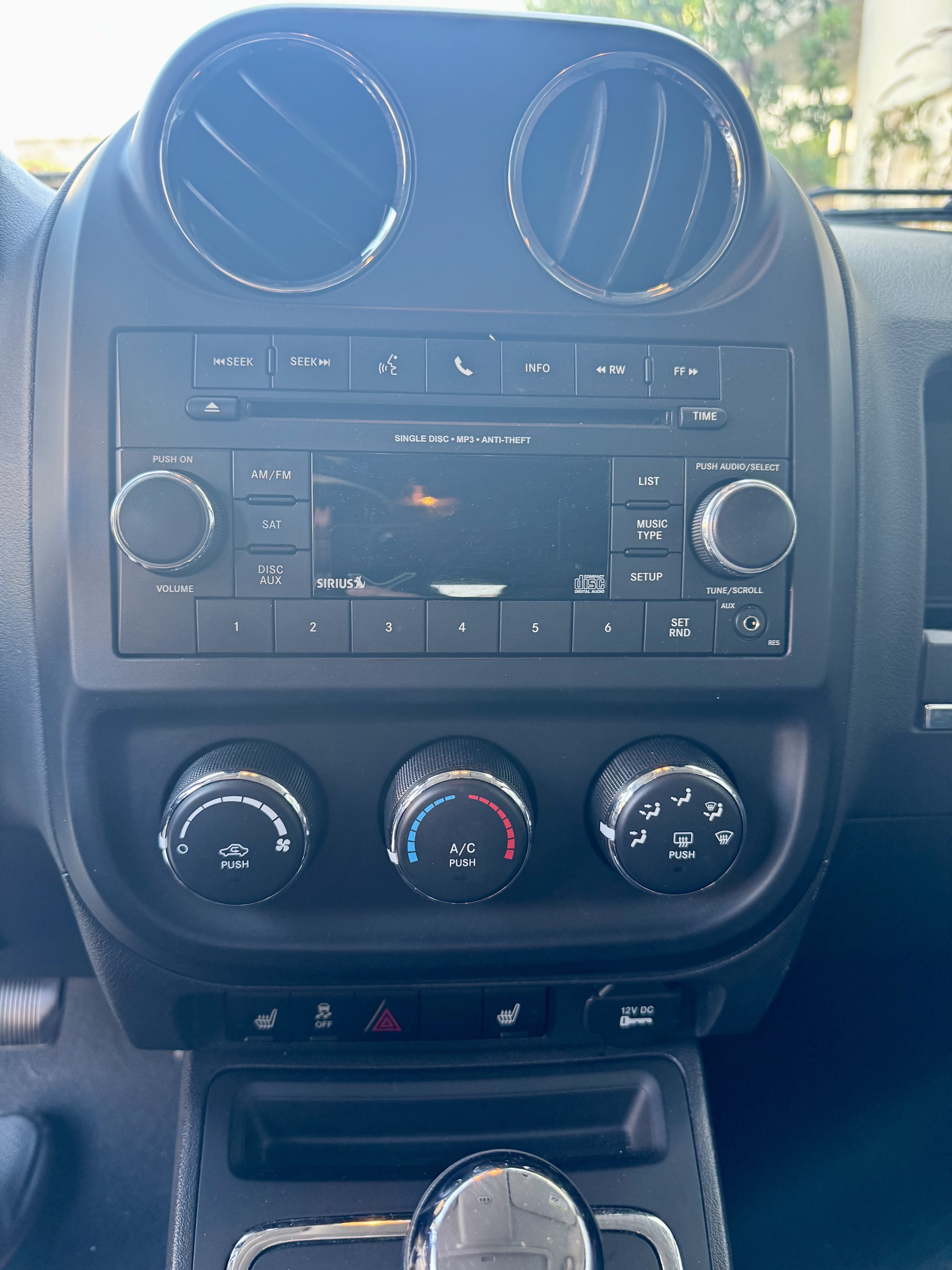 Used 2014 Jeep Patriot Latitude w/ Sun/Sound Group AWD/4WD image 12