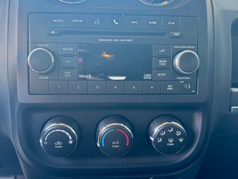 Used 2014 Jeep Patriot Latitude w/ Sun/Sound Group AWD/4WD image 12