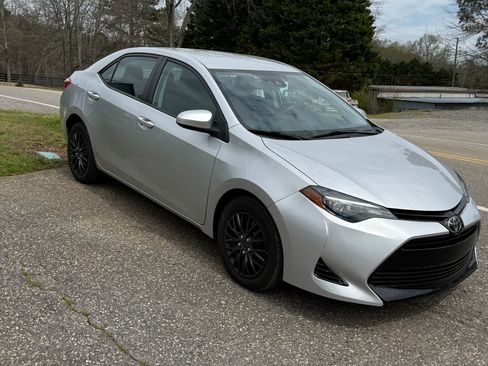 Used 2017 Toyota Corolla LE image 1