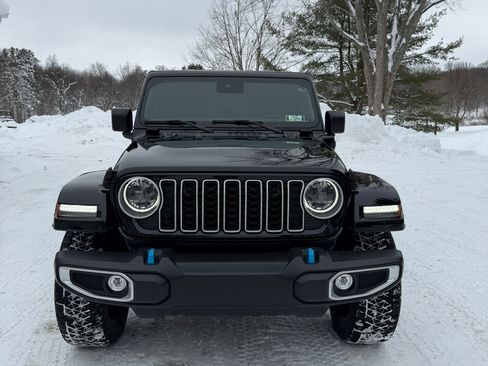 Used 2024 Jeep Wrangler Unlimited Sahara w/ Safety Group image 14