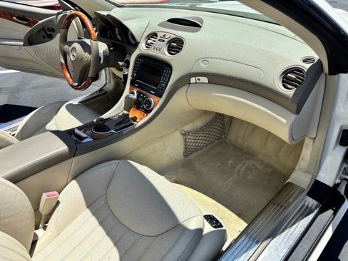 Used 2011 Mercedes-Benz SL 550 image 15