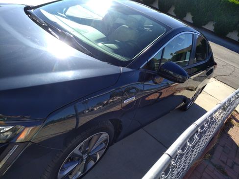 Used 2018 Honda Clarity Plug-In Hybrid image 5