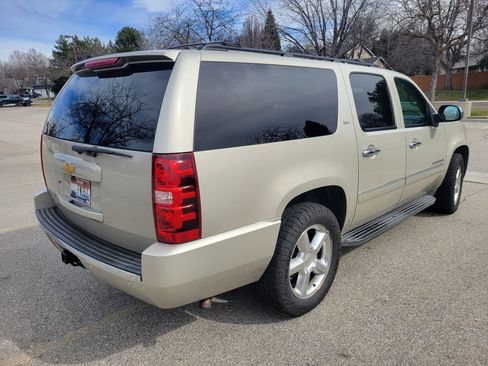 Used 2013 Chevrolet Suburban LTZ image 4
