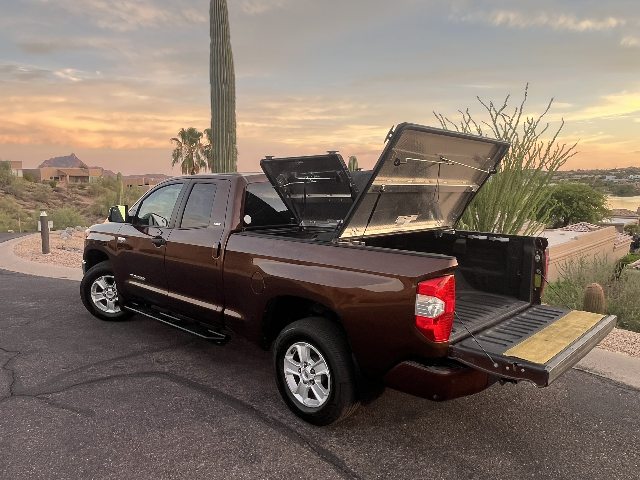 Used 2017 Toyota Tundra SR5 w/ SR5 Upgrade Package RWD image 6
