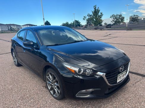 Used 2018 MAZDA MAZDA3 Touring FWD image 2