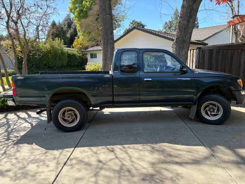 Used 1998 Toyota Tacoma 4x4 Xtracab image 2