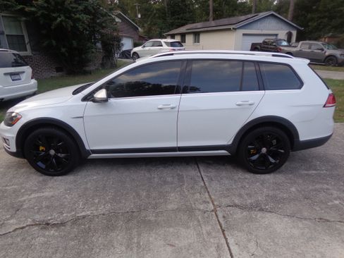 Used 2019 Volkswagen Golf Alltrack SEL image 2