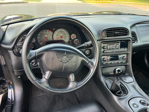 Used 2001 Chevrolet Corvette Convertible w/ Preferred Equipment Group2 RWD image 29