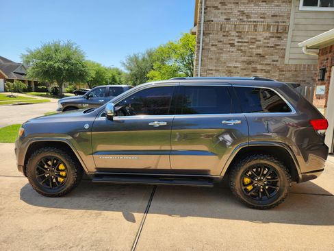 Used 2015 Jeep Grand Cherokee Overland w/ Advanced Technology Group AWD/4WD image 2