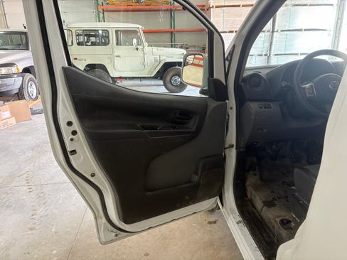 Used 2015 Nissan NV200 SV w/ Technology Package image 13