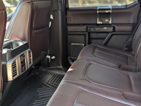 Used 2015 Ford F150 Platinum w/ Equipment Group 701A Luxury image 8