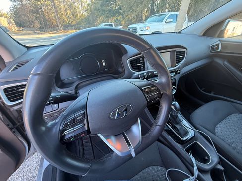 Used 2017 Hyundai Ioniq SEL image 12