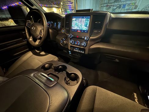 Used 2024 RAM 2500 Tradesman w/ Chrome Appearance Group image 7